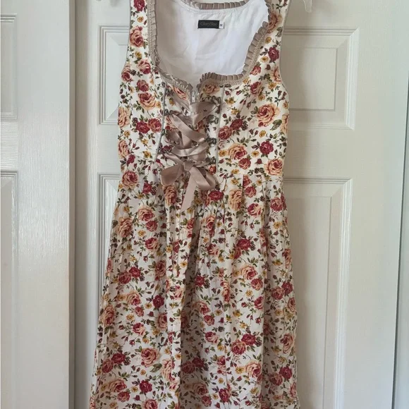 GloryStar Floral Dirndl - Picture 4 of 5